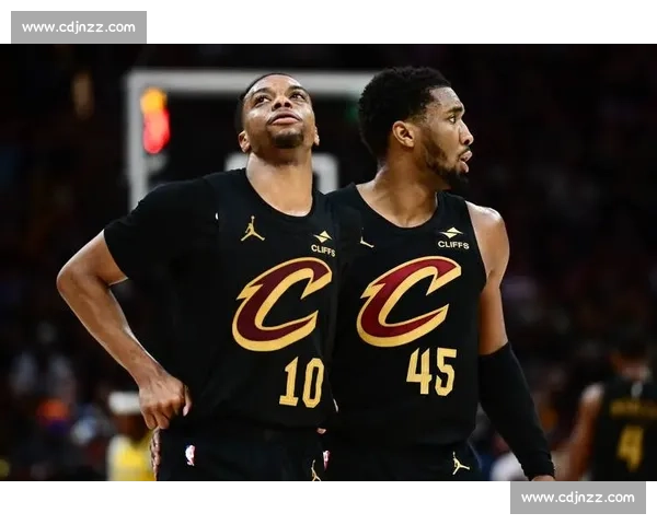 雷霆对决勇士西部豪强碰撞赛场火花四溅之夜巨星争锋战术博弈引爆期待